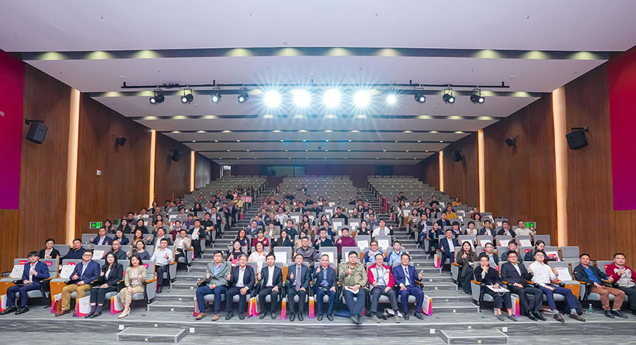 AB娱乐智能受邀加入香港都会大学（东莞）产学研对接会，，，共探AI与新质料手艺前沿
